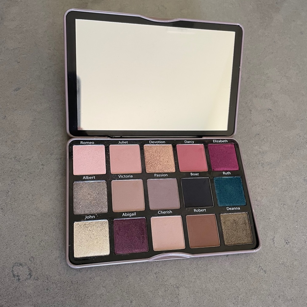 Sydney Grace Enduring Love eyeshadow palette-Light